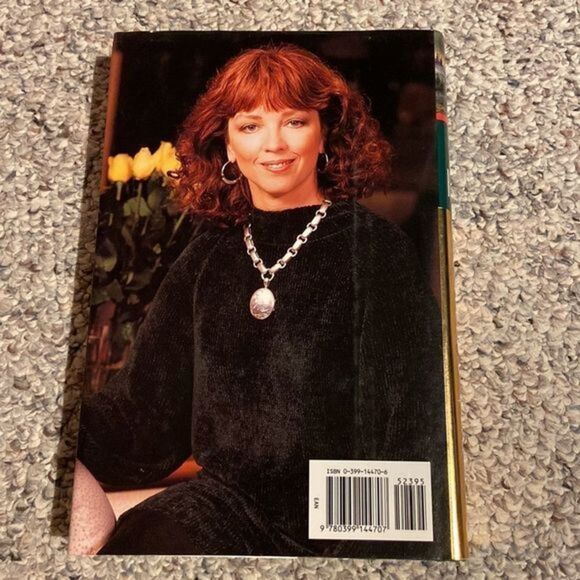 🔥3-$10🔥 Nora Roberts Rivers End - Picture 2 of 4